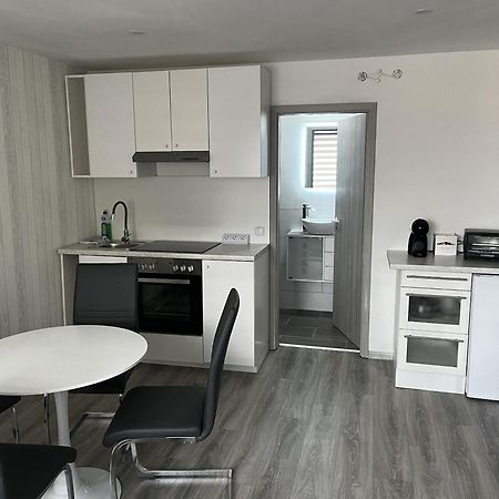 Messe-Hotelzimmer-Einzimmerappartement ليفركوزن الغرفة الصورة